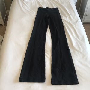 Black lululemon yoga pants